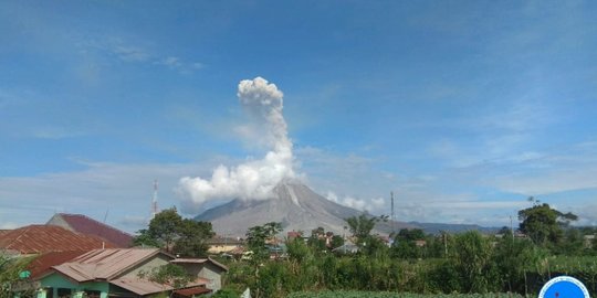 Sinabung Erupsi Lagi, Lontarkan Abu Vulkanis Setinggi 1.000 meter
