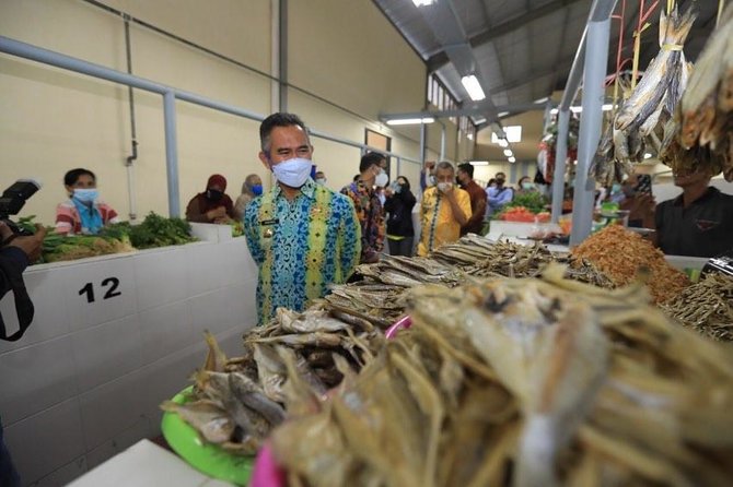 wali kota tarakan resmikan pasar rakyat bais kampung empat