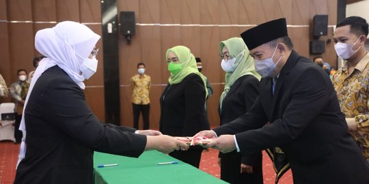 Menaker Lantik 11 Pejabat Tinggi Madya di Lingkungan Kemnaker