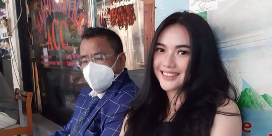 Hotman Paris Minta Tolong Usai Dikirimi Gambar oleh Artis Cantik Dhea Qiqi