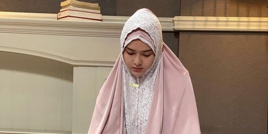 Hati Adem Lihat Amanda Manopo Bermukena, Tulis Pesan Menyentuh Soal Cinta Dalam Diam