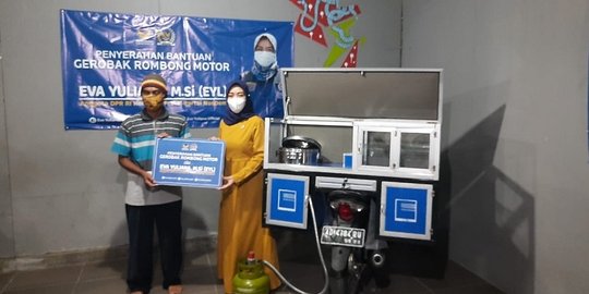 Puluhan Pedagang Makanan Keliling di Solo Dapat Bantuan Gerobak Motor