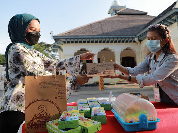 rumah dinas gibran jadi tempat jualan takjil