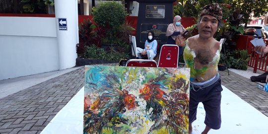 Pantang Menyerah Sadikin Pard, Pelukis Difabel di Tengah Keterbatasan
