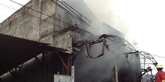 Rumah di Keagungan Taman Sari Kebakaran, 85 Petugas Damkar Dikerahkan Padamkan Api