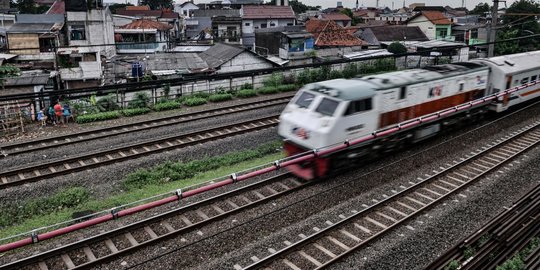 Bocah di Kediri Tewas Usai Terserempet Kereta Saat Bermain di Pinggir Rel