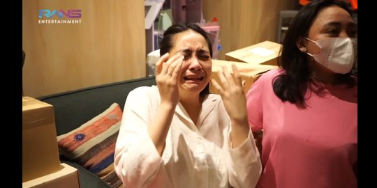 Raffi Ahmad Rekam Nagita yang Lagi Nangis Sesegukan, HP Auto Digeplak