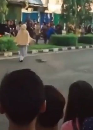 viral aksi 039the power of emak emak039 berani banget bubarkan acara balap liar