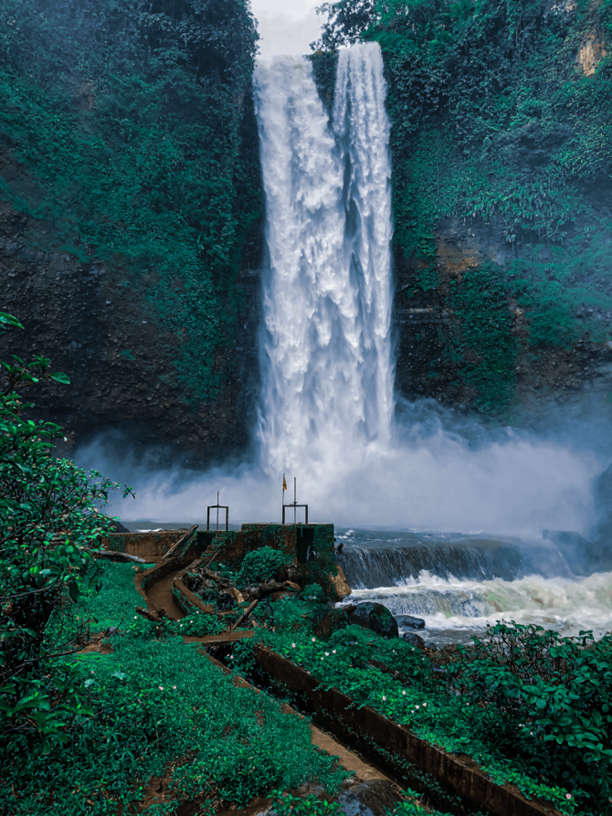 panorama curug sanghyang taraje di garut