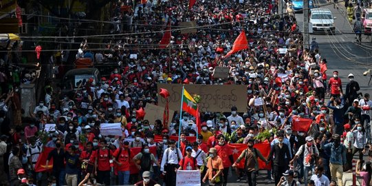 Stasiun TV Junta Siarkan Foto Wajah Demonstran Luka Lebam Seusai Disiksa Militer