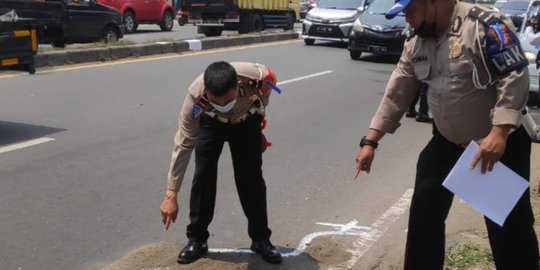Gagal Salip Dump Truk, Pemotor di Tangerang Tewas Terlindas
