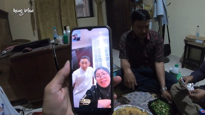 melly goeslaw traktir tki amp petugas kebersihan di mekkah buka puasa