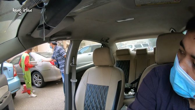 melly goeslaw traktir tki amp petugas kebersihan di mekkah buka puasa