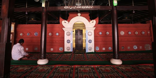 Padukan Gaya China dan Arab, Intip Keunikan Masjid Panjunan Cirebon yang Syarat Makna