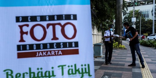 Pewarta Foto Indonesia Jakarta Berbagi Takjil