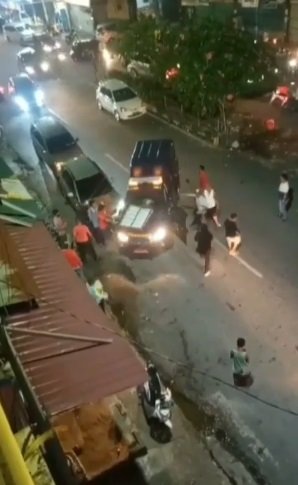 video petugas bea cukai diserang