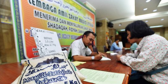 Niat Bayar Zakat Fitrah dan Artinya, Berikut Keutamaannya