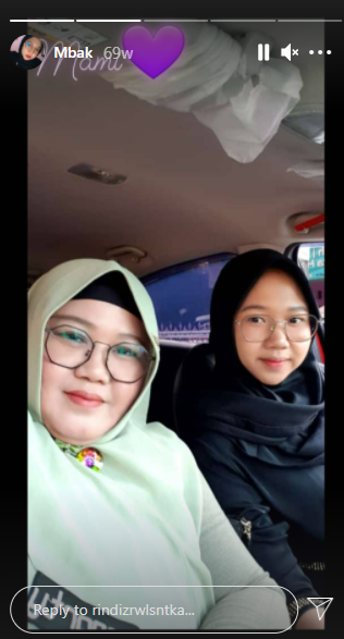 potret rindi mahasiswi kedokteran jualan di pasar