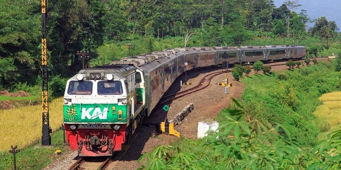Ornamen Ramadan Hiasi Kereta Api dan 25 Stasiun | merdeka.com