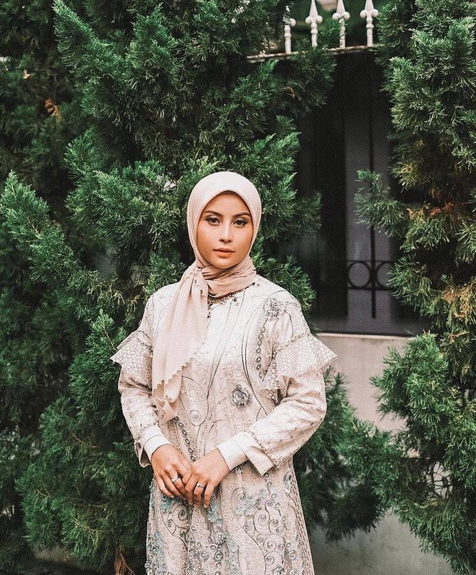 bikin pangling ini potret x seleb kenakan jilbab saat bulan ramadan