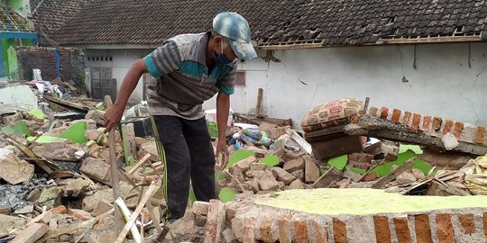 Korban Gempa di Malang Butuh Alas Tidur, Selimut dan Susu untuk Balita