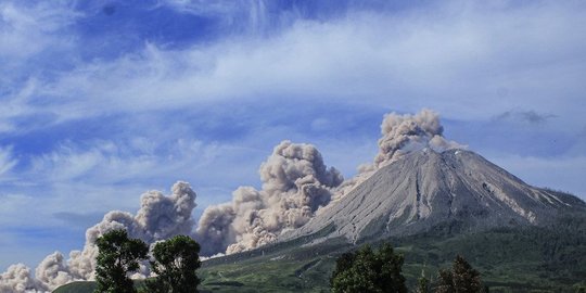 Gunung Sinabung Kembali Erupsi, Luncuran Awan Panas Tidak Teramati