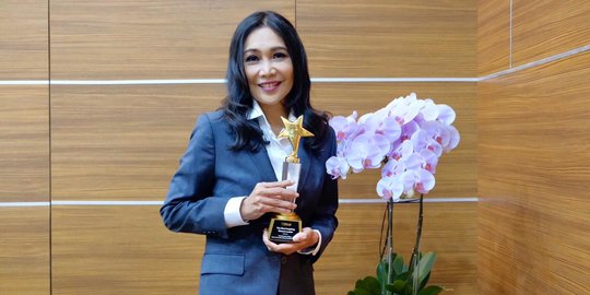 Dirut Peruri Raih Penghargaan The Most Inspiring Woman Leader