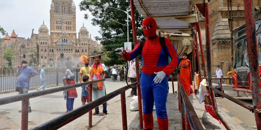 Aksi ''Spiderman'' India Sterilisasi Kota Mumbai