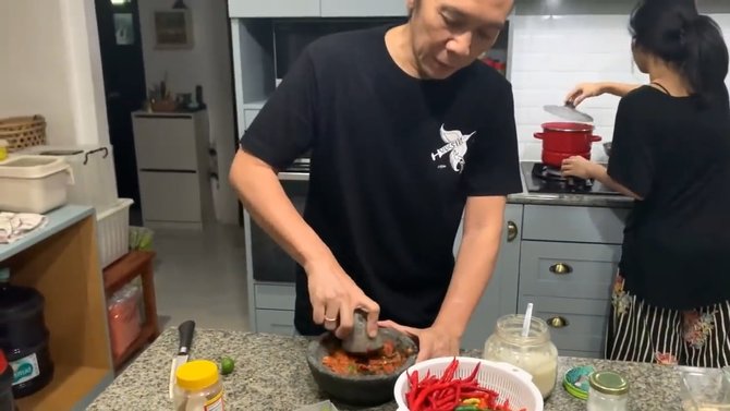 keseruan keluarga bimbim slank saat persiapan buka puas