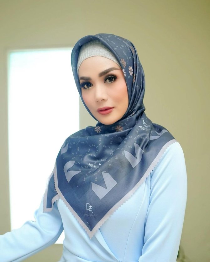 krisdayanti kenakan hijab
