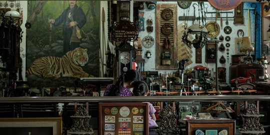 Berburu Barang Klasik di Pasar Antik Cikapundung Bandung