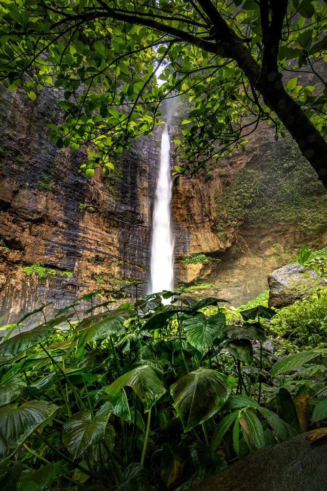 keindahan air terjun kapas biru