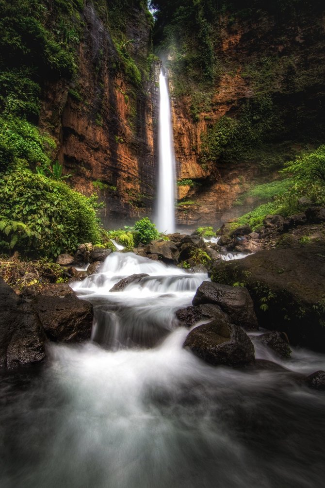 keindahan air terjun kapas biru