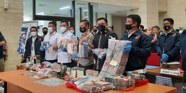 Owner Edccash Ditangkap Terkait Kepemilikan Senjata Api Merdeka Com