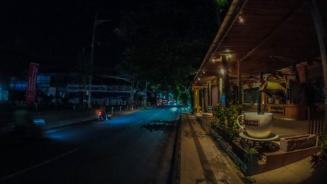 suasana malam kuta bali bak kota mati