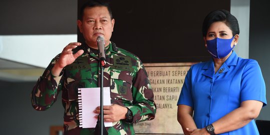 Istri Kasal Jenguk Keluarga Dansatsel Koarmada II, Awak KRI Nanggala-402