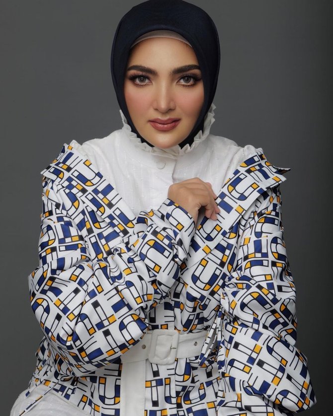 ashanty tampil berhijab