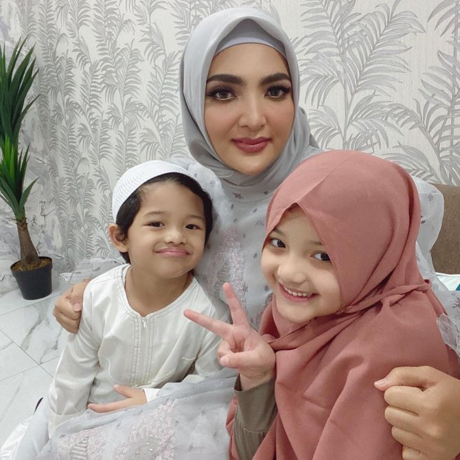 ashanty tampil berhijab