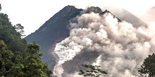 Gunung Merapi Keluarkan Awan Panas Guguran Sejauh 1.900 Meter