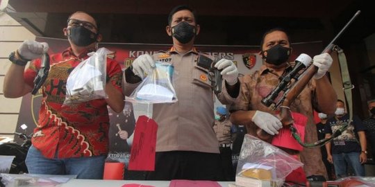 Polda Jatim Tangkap Guru SMP asal Malang Perakit Senjata Api Ilegal