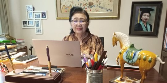 Dorongan Ibu Mengawali Kisah Pengabdian Prof Sri Rezeki di Dunia Kesehatan