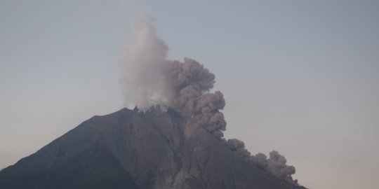 Sinabung Erupsi, Tinggi Abu Vulkanis Capai 2.000 Meter