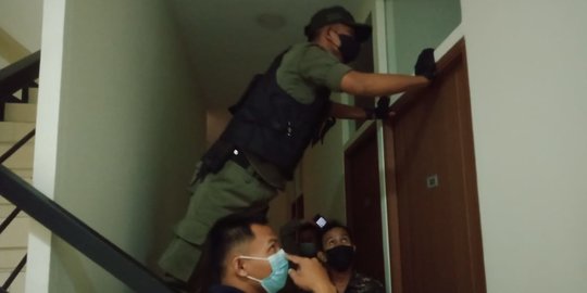 Satpol PP Gerebek WN Afghanistan bersama Calon Istri di Kamar Hotel