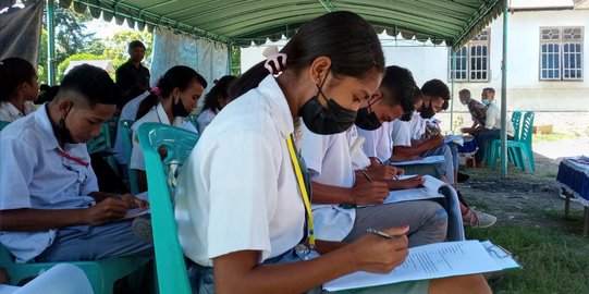 Siswa Korban Banjir Bandang di Malaka NTT Ujian di Tenda Pengungsian