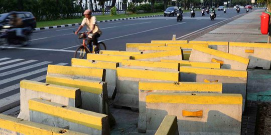 Ketua DPRD DKI Kritisi Beton Pembatas Jalur Sepeda: Mending Beresin Kalijodo & Banjir