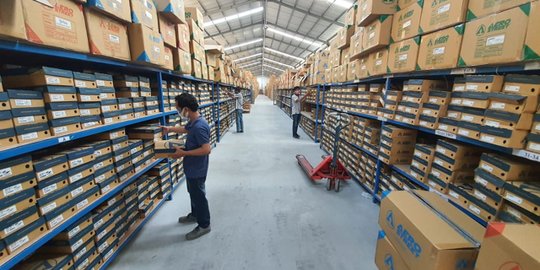 Kisah Adhitya Bangun Aerostreet, Sepatu Asal Klaten Tembus ke Pasar Global