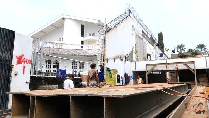 baim tinjau progres pembangunan rumahnya