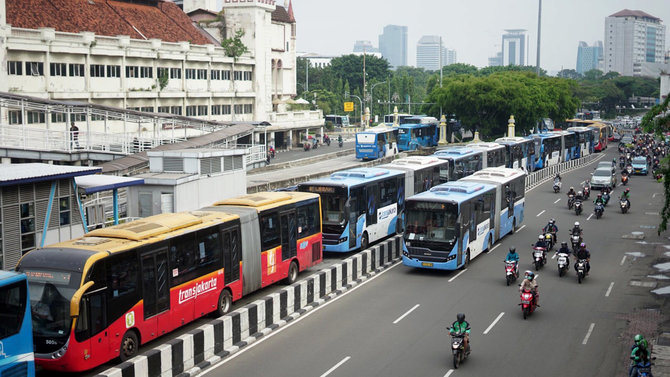 transjakarta targetkan seluruh armadanya berteknologi listrik pada 2030