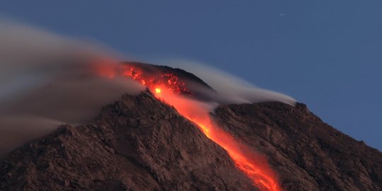 Gunung Merapi Alami 26 Kali Gempa Guguran dan Luncurkan Lava Pijar