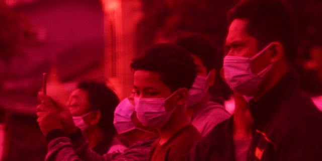 Jam Malam dan Merahnya Jakarta